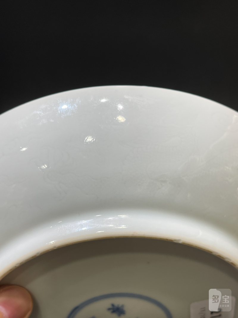 清康熙 白釉暗刻龙纹盘 - 图7